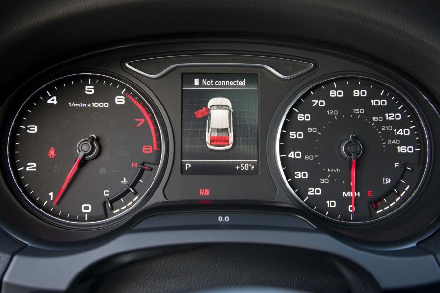 Панель приборов Audi A3 Sedan 2.0T Quattro (8V) 2014 года  (NA) (фото 21 из 88)